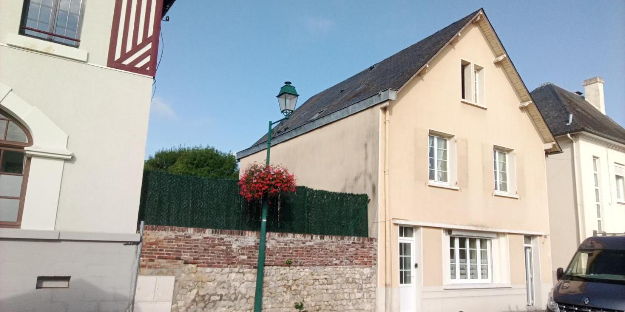 Le Plain Pied Sur Place Le Mêle-sur-Sarthe Dış mekan fotoğraf