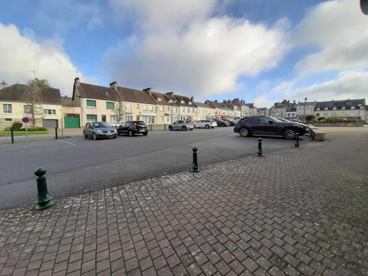 Le Plain Pied Sur Place Le Mêle-sur-Sarthe Dış mekan fotoğraf